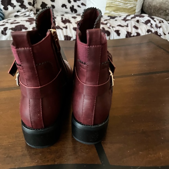 Brand new leather boots! Size 7 - Picture 2 of 4